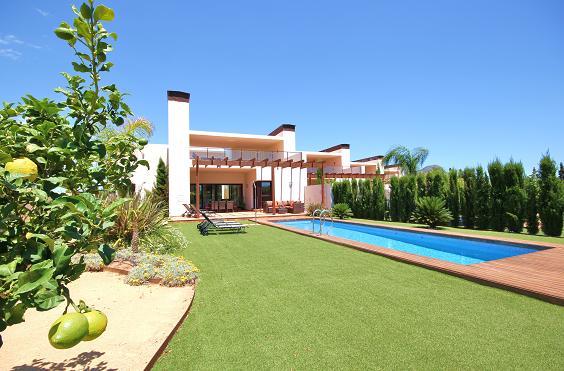 https://marmenormanagement.com/wp-content/uploads/2023/05/Reserva-5-Garden-and-Pool.jpg