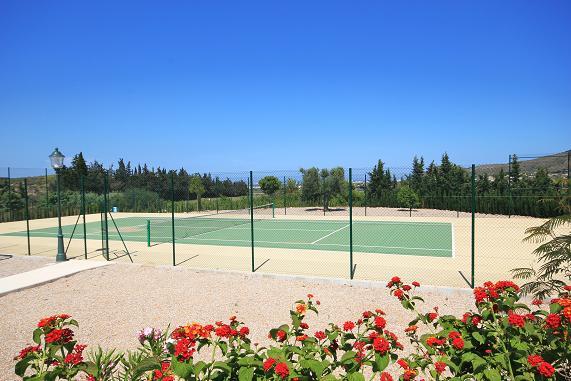 https://marmenormanagement.com/wp-content/uploads/2023/05/Reserva-Tennis-Court.jpg